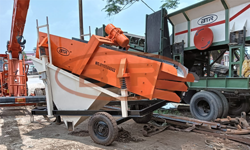4 Deck Mobile Silica Sand Screening Machine Manufacturer in India